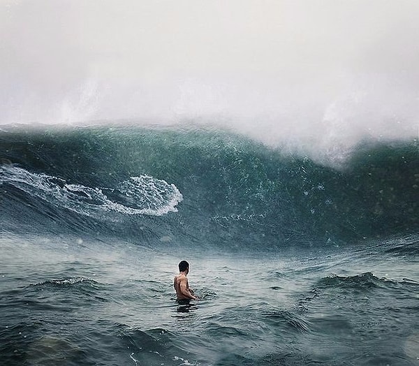 4. Жизнь ломает сильнейших, ставя их на колени, чтобы доказать, что они могут подняться. Слабаков же она не трогает, они и так всю жизнь на коленях.