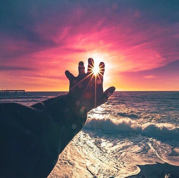 16. Позволь каждой ошибке научить тебя великому уроку: каждый закат — это начало очень-очень яркого и большого рассвета...