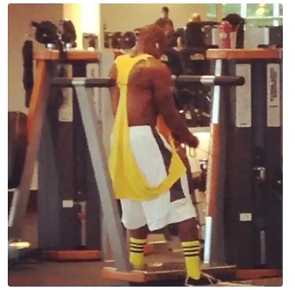 5. Уж лучше бы он был совсем без майки