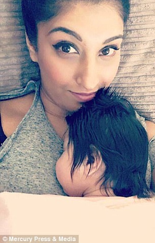 Девочка однозначно станет героиней всех реклам шампуней, когда подрастет!