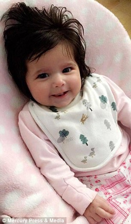 Наташа думает, что Холли скоро понадобится стрижка, но Эшли против