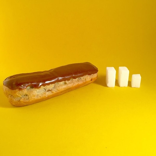 13. Шоколадный эклер: 12,5 г сахара