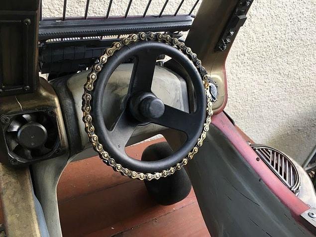 Look at this steering wheel. He really did complete every single detail with materials he found at home.