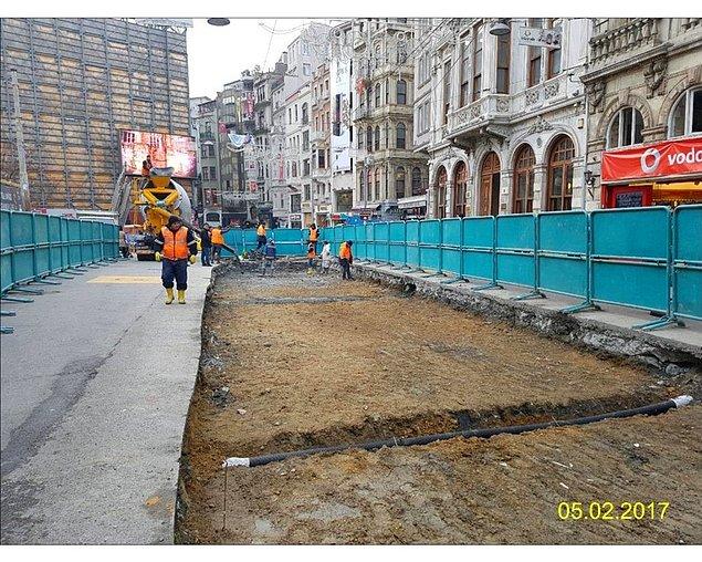 Bitmek bilmeyen inşaat ve kazılar nedeniyle 'yamalı bohça' olarak anılan İstiklal Caddesi'nde geçen yıl aralık ayında başlayan altyapı çalışmalarının 20 gün içinde bitmesi planlanıyor.