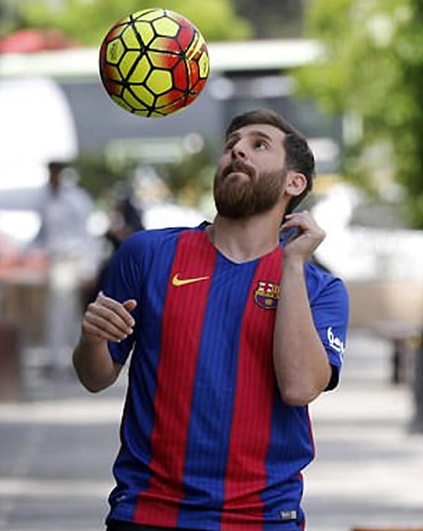 9. Именно он подарил тому футболку с номером 10