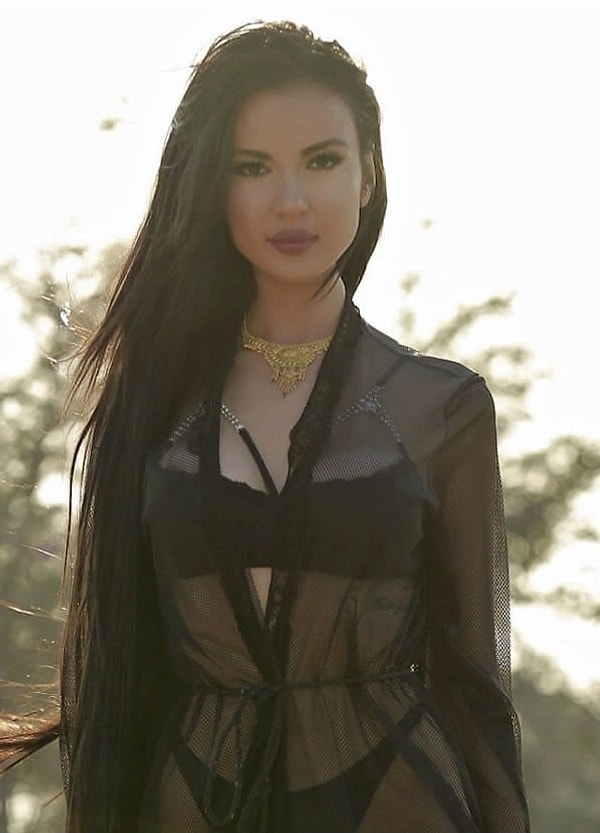 10. Сейчас мне говорят, что у меня губы, как у Кайли Дженнер, и что я близка к тому, чтобы иметь попу, как у Ким".