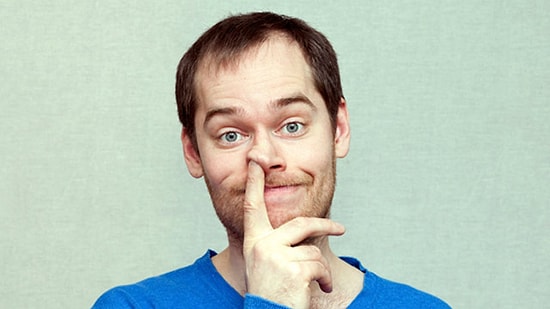 Ученые заявляют: ковыряться в носу и есть козявки - полезно для здоровья!