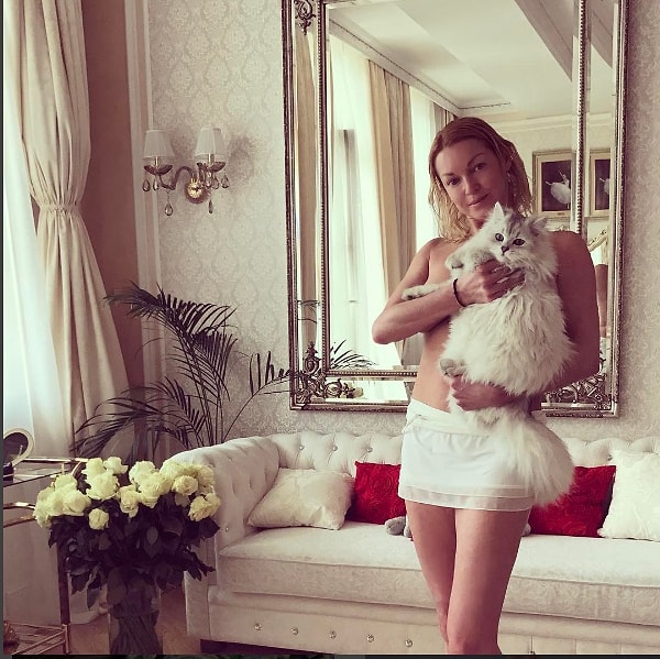 1. Все знают о любви Анастасии Волочковой к эпатажу