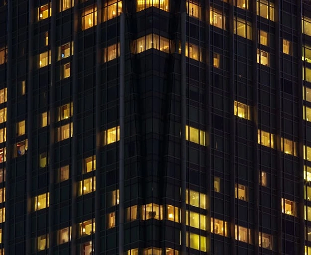 Найти его трудно, но все же можно. Силуэт слева или справа?