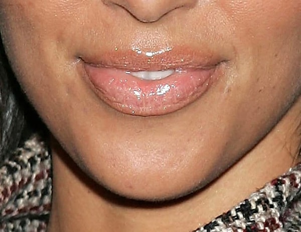 16. Обилие блеска для губ, к которому липло все: от волос до уличной пыли