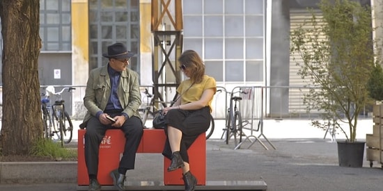 Скамейка, которая сближает незнакомцев