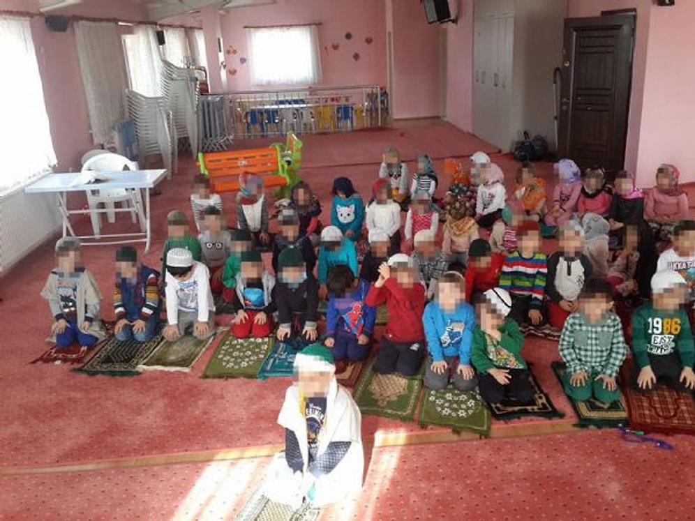 Bu Fotoğrafa Soruşturma: Kreşe Giden Çocuklara Takke, Sarık ve Gelinlik Giydirdiler