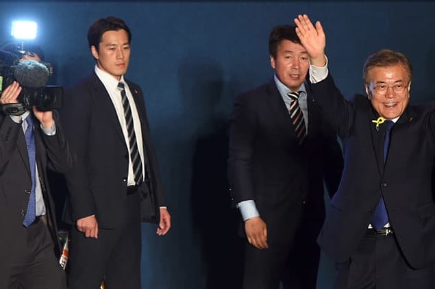Güney Kore cumhurbaşkanı Moon Jae-in 10 Mayıs günü saraya yerleşti. Bir önceki liderlerinin aksine halk Moon Jae-in'e şimdiden ısındı.