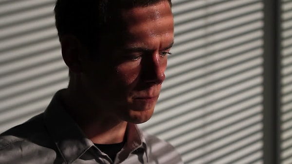 3. Алексей работает в туристическом агенстве и у него гинофобия. Чего или кого он боится?