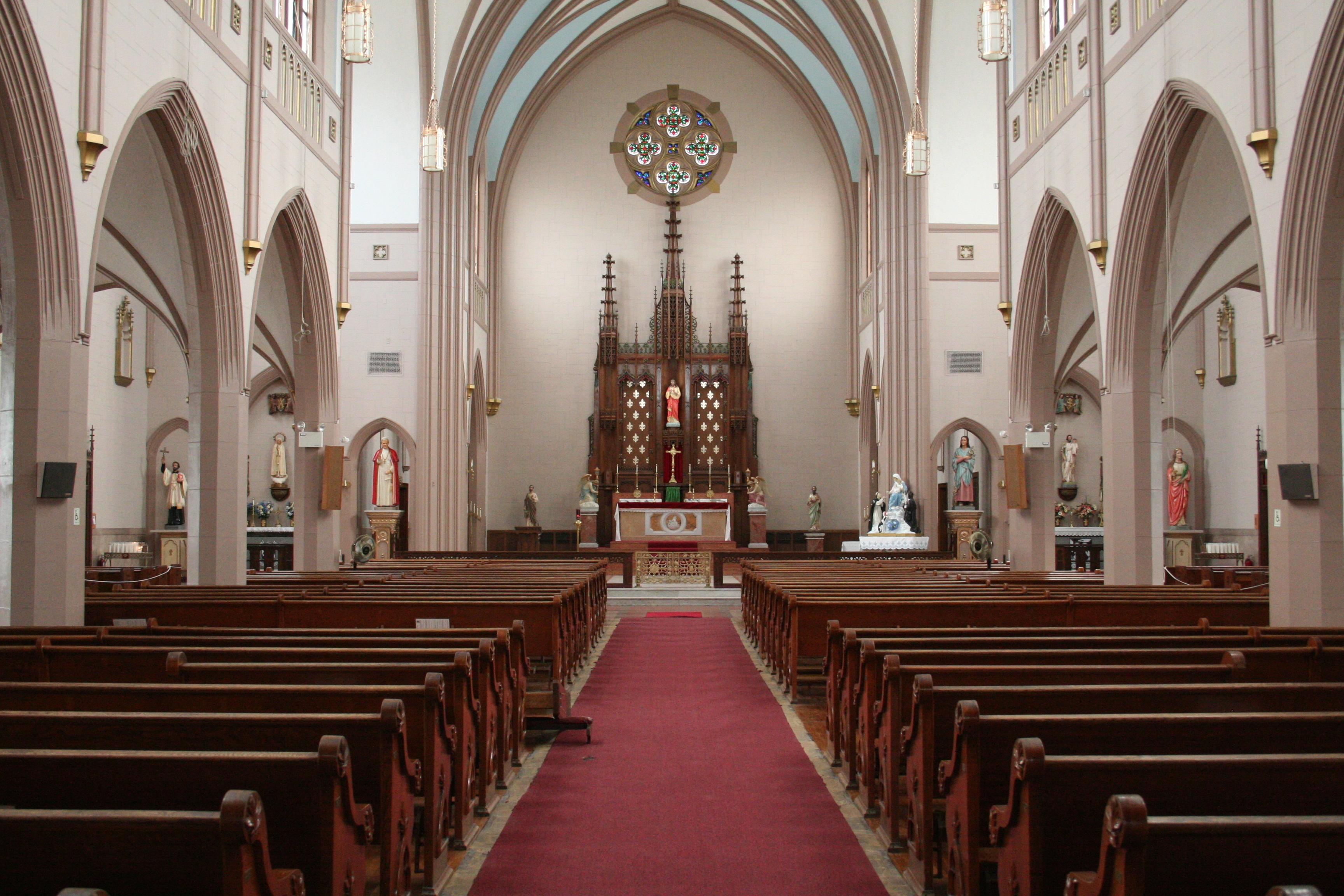 фото католического храма внутри