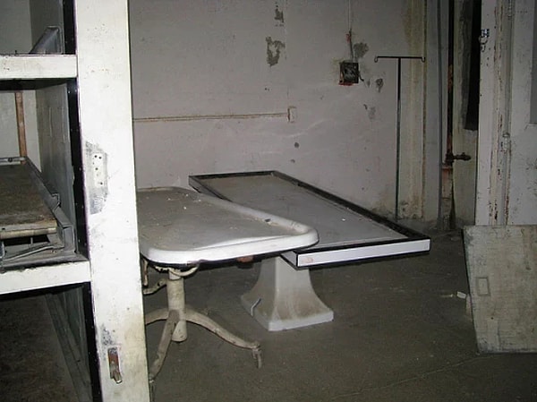 5. Санаторий славился самыми передовыми методами "лечения"