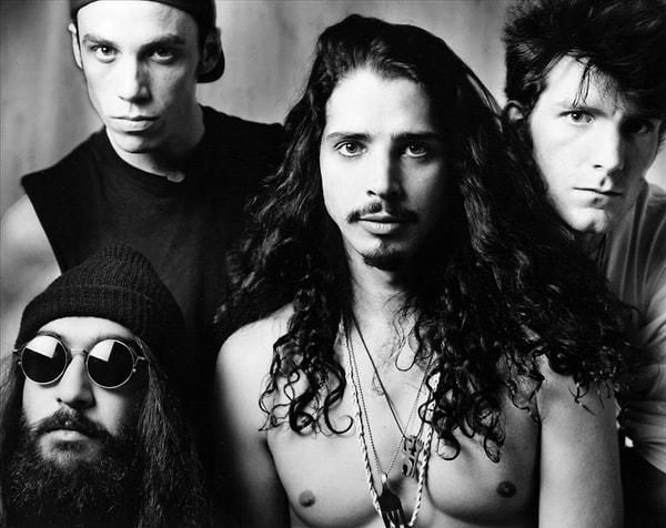 1984'te kurulan Soundgarden, 1991 çıkışlı Badmotorfinger, 1994 çıkışlı Superunknown ve 1996 tarihli Down on the Upside albümleri ile rock tarihinin en popüler gruplarından biriydi.