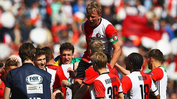 Feyenoord'un şampiyonluğundan birkaç gün sonra ise Hollandalı efsane futbol yaşamını sonlandıracağını açıkladı.
