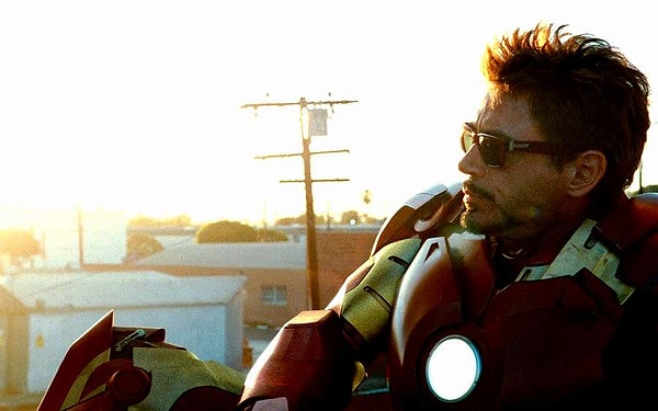 9. Железный человек в исполнении Роберта Дауни-младшего