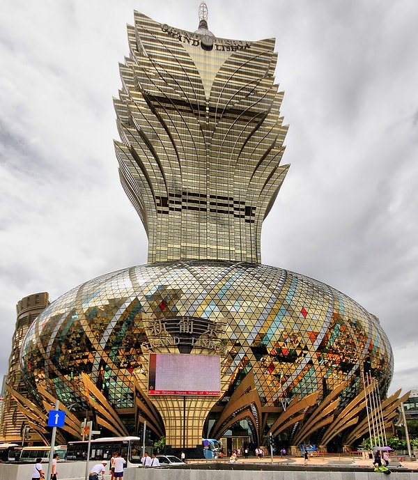 10. Отель "Grand Lisboa" (Китай)