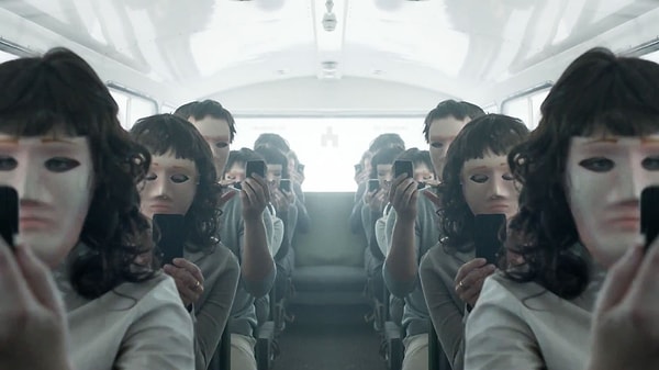 15. "Черное зеркало" 2011 год