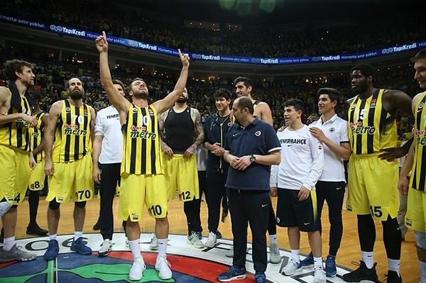 Saha avantajı Panathinaikos'ta olmasına rağmen Fenerbahçe seriyi süpürerek Final Four'a yükseldi.