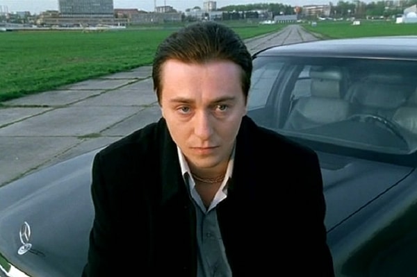 5. После съемок "Бригады" Сергея даже за границей воспринимали как Саню Белого