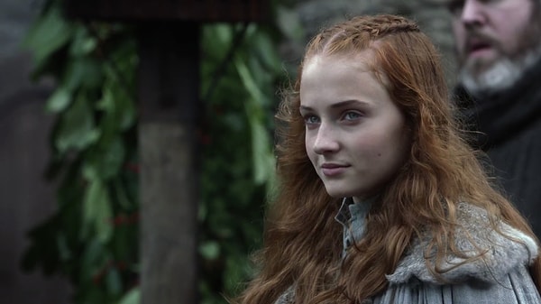 2. Санса Старк из девушки, грезящей о принце на белом коне, превратилась в достойную дочь своей матери.