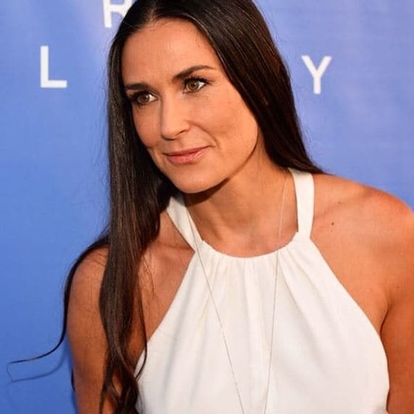 13. В детстве Деми Мур страдала косоглазием