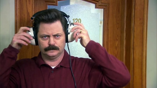 3. Можно слушать громкую музыку без наушников