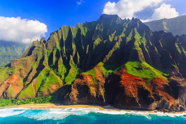 19. Jurassic Park'ın da çekimlerinin yapıldığı Hawai adacıklarının bir tanesi olan Kauai'de yeşil, mavi ve toprak rengini yaşayın.