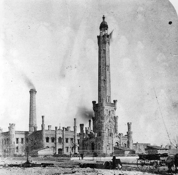 1. Чикагская водная башня в Иллинойсе