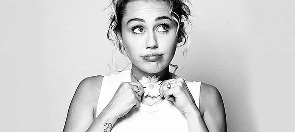 4. Майли Сайрус призналась, что жалеет о клипе Wrecking Ball