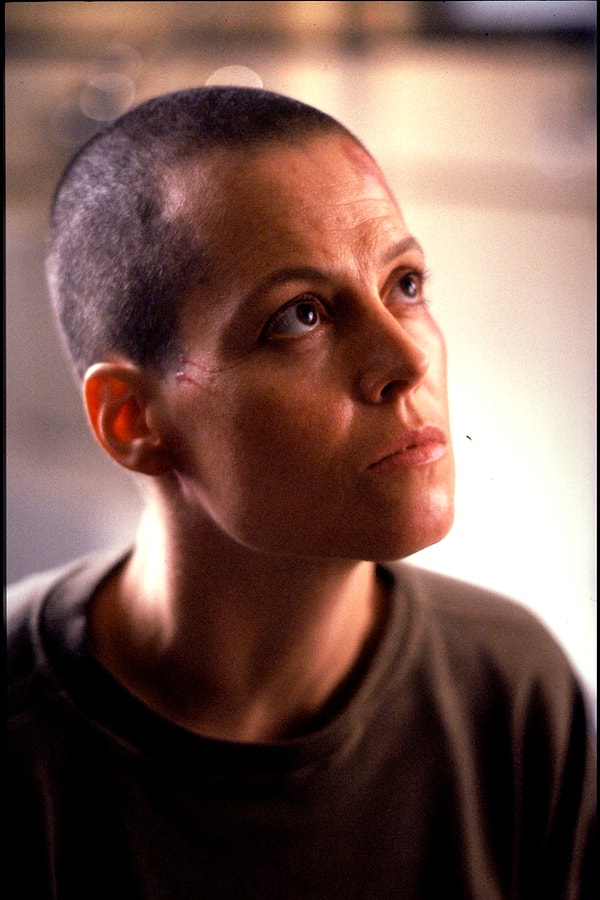 2. Сигурни Уивер