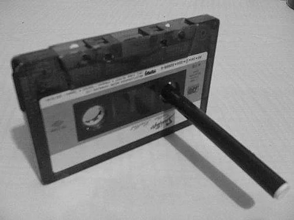 30. А вы перематывали кассеты карандашом?