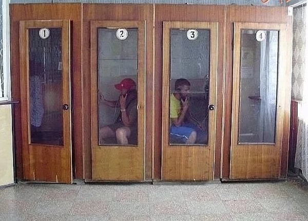 1. Чтобы позвонить по телефону в другой город, нужно было идти в телефонный пункт