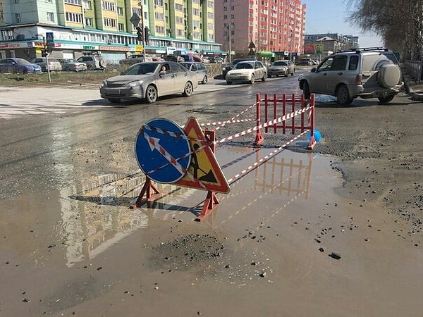 4. В Новосибирске у дорожных ям даже есть день рождения