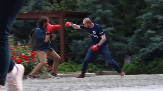 Sokakta Karşılarına Çıkan İnsanları Çeşitli Sporlara Davet Eden Efsane Ekip