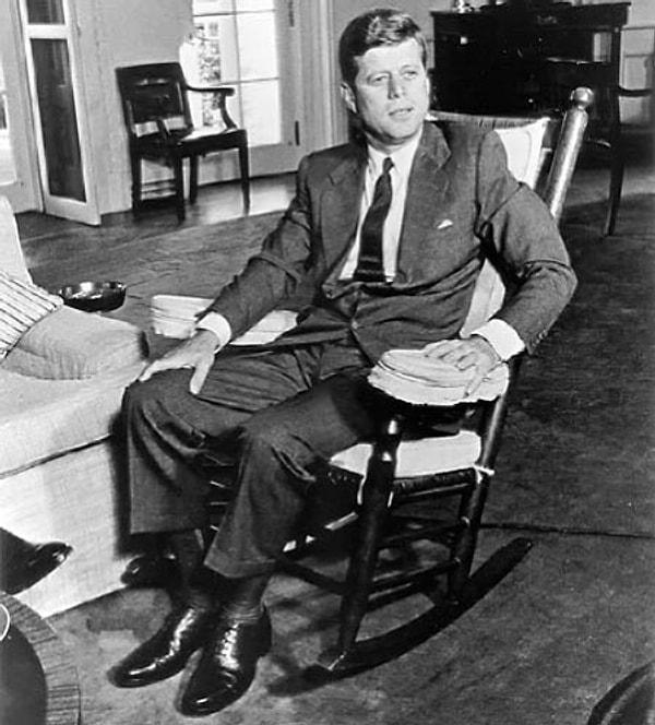 13. John F. Kennedy, sallanan sandalyeleri çok seviyordu.