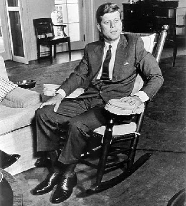 13. John F. Kennedy, sallanan sandalyeleri çok seviyordu.