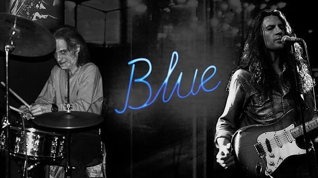 1. Cihan, özellikle o günlere bizzat tanık olanlar için daha anlamlı geleceğini düşündüğü Yavuz Çetin'le Kerim Çaplı'nın hayatlarının anlatıldığı "Blue" belgeselini öneriyor.