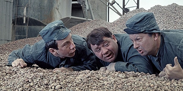 2. «Джентльмены удачи» стал первым фильмом Александра Серого после его выхода из тюрьмы.