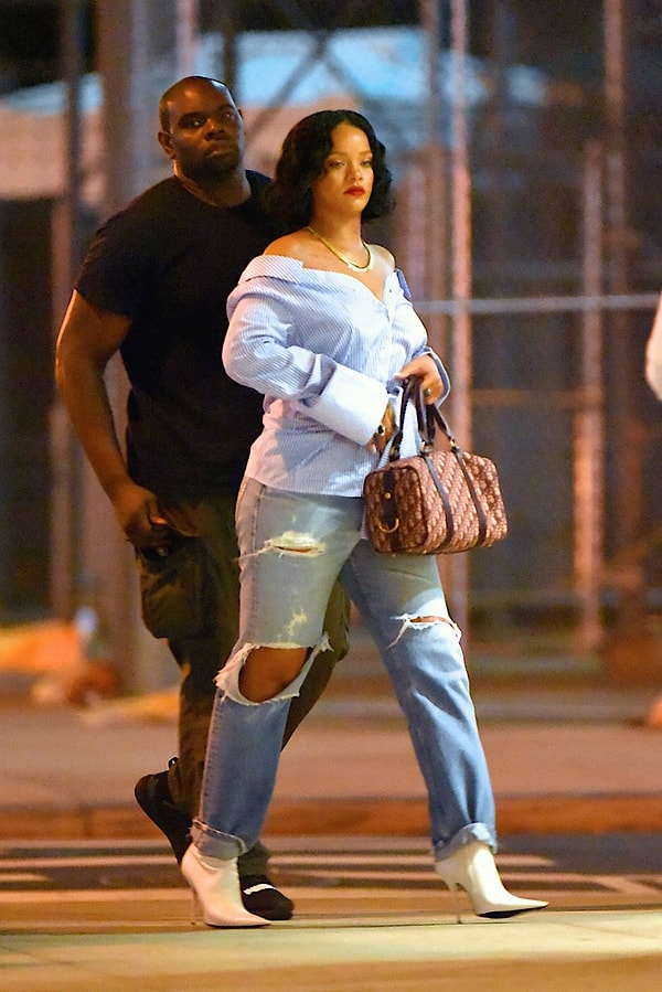 15. Почему певица довела себя до такого состояния, неизвестно. Возможно, ей комфортно в нынешнем весе, и она не собирается ничего менять