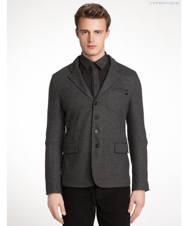 5. Более чем три пуговицы на пиджаке – неприемлемо.