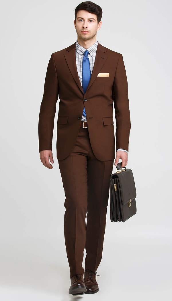 7. Коричневые ботинки – коричневый ремень. Черные ботинки – черный ремень. Здесь нужно оговориться, что это в большей мере относится к деловой одежде, нежели более свободному стилю кэжуал.