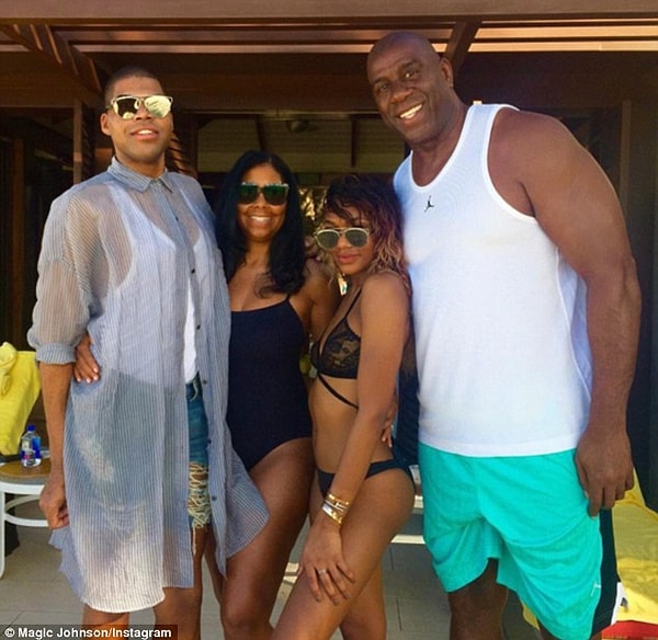 Magic Johnson bu zor günleri atlattı ve kariyerine devam etti. Ailesinin desteği ise bir gün olsun onu bırakmadı.