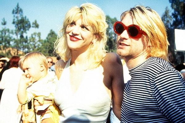 Bu çiftin ikisi de birbirinden bitik durumdaydı! Lakin erkek egemen dünya, yakışıklı ve sevimli Kurt Cobain'e anlayış ve sevgiyle yaklaşırken, Love'a nefret kusuyordu.