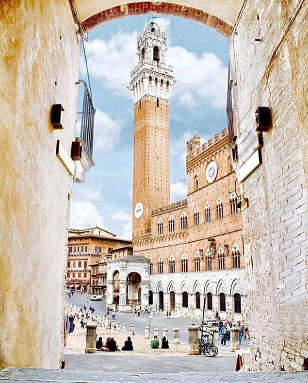 14. Piazza del Campo 📷 @gabdetails ·