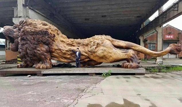 23. This giant lion carved from single tree by 20 people in 3 years