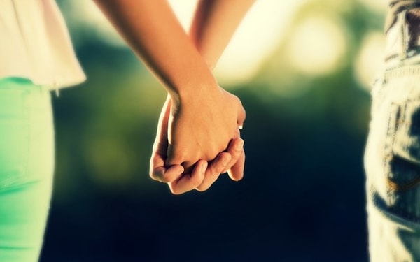 14. "Теперь, когда мы научились летать по воздуху, как птицы, плавать под водой, как рыбы, нам не хватает только одного: научиться жить на земле, как люди."